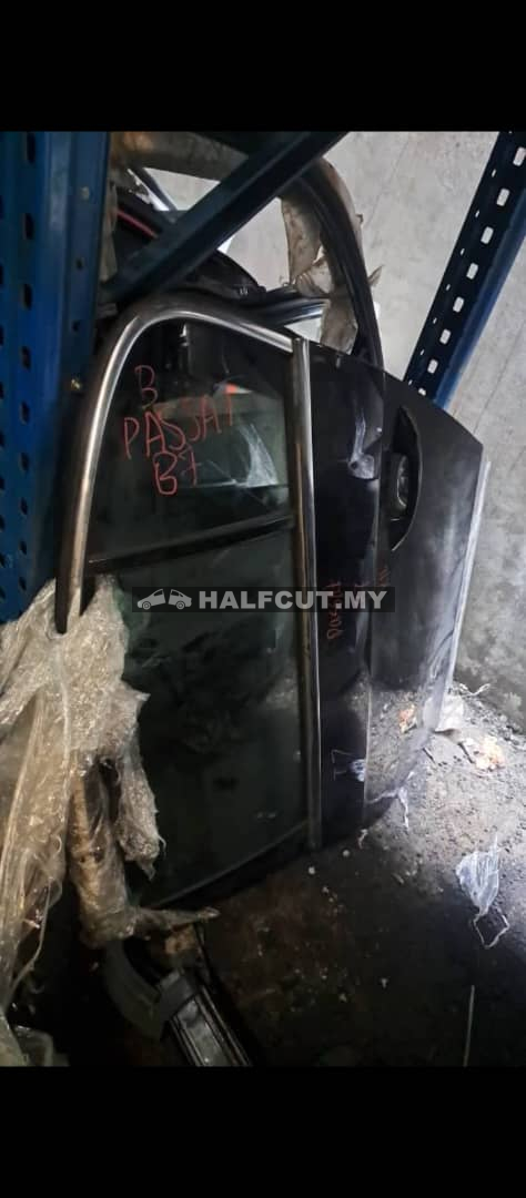 VOLKSWAGEN PASSAT B7 REAR DOOR R/L