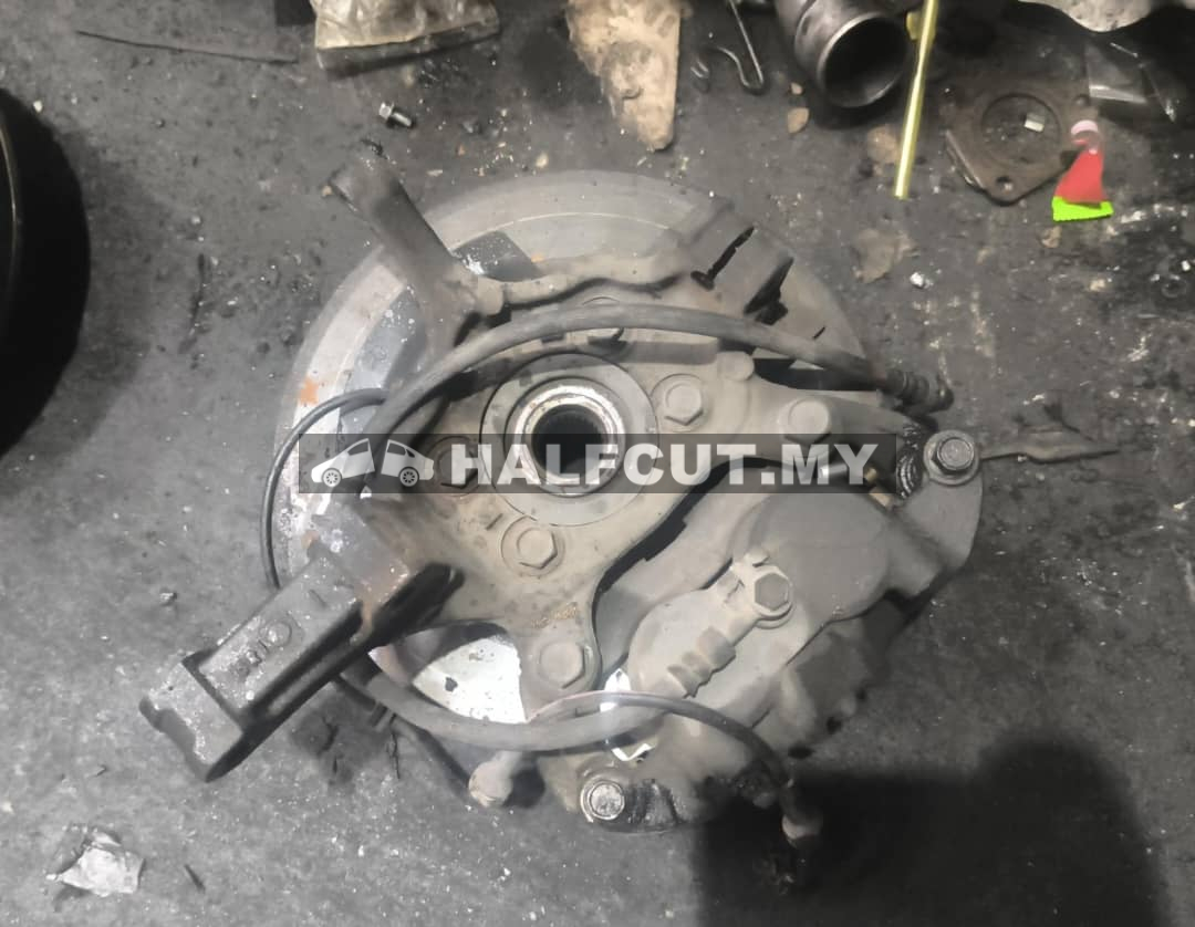 NISSAN SERENA C26 FRONT KNUCKL F/R