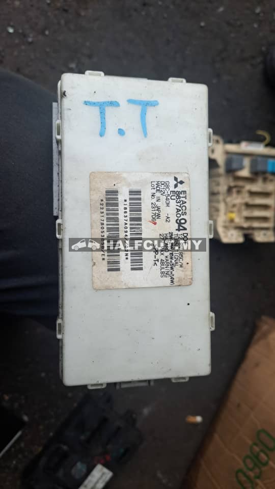 MITSUBISHI TRITON 4D56U ECU (8637A094)