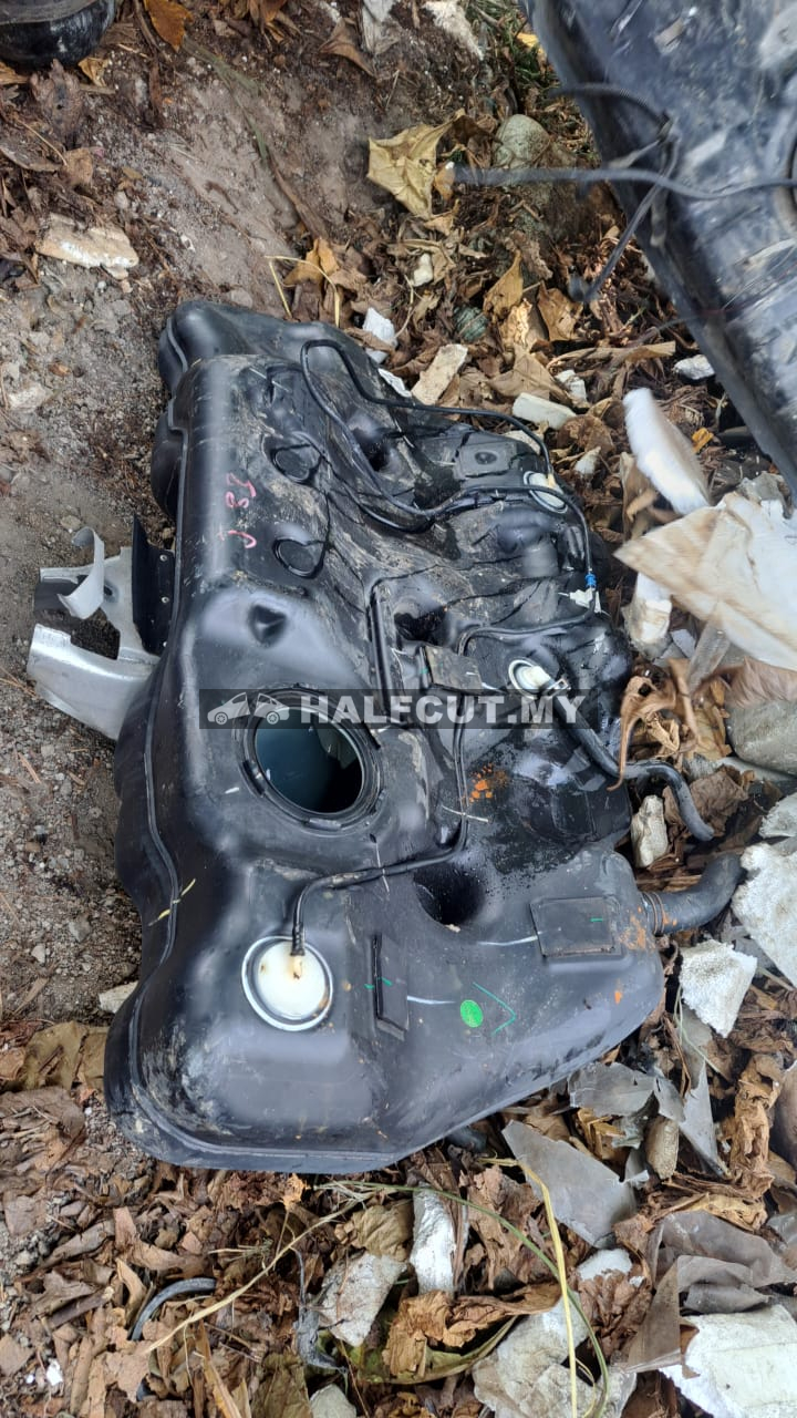 NISSAN TEANA J33 PETROL TANK