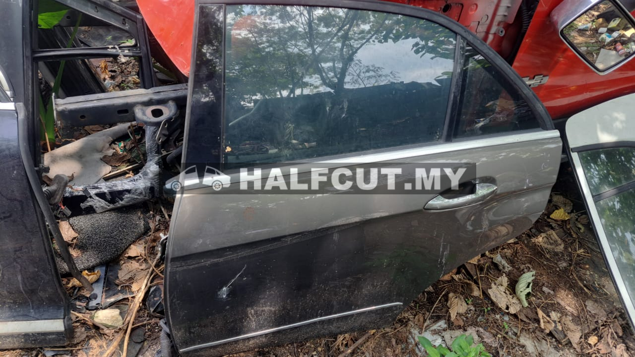 MERCEDES BENZ W212 REAR DOOR R/L