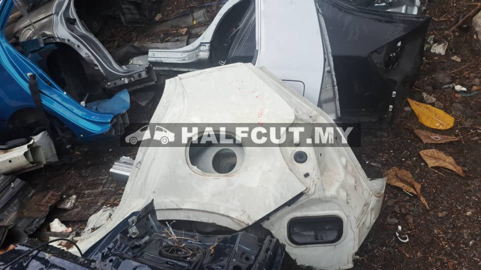 MERCEDES BENZ W156 REAR FENDER LH