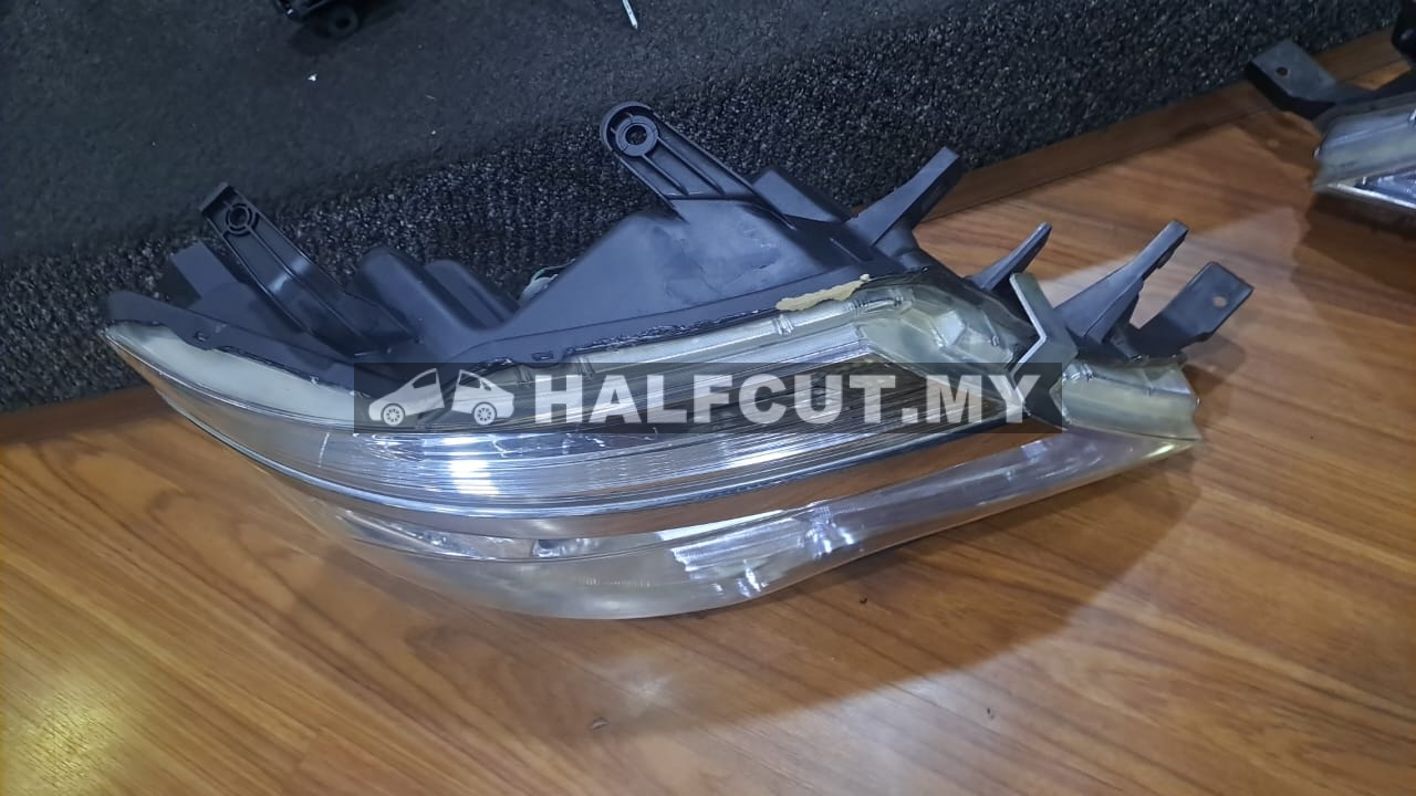 NISSAN SERENA C26 HEAD LAMP (100-23683) RH