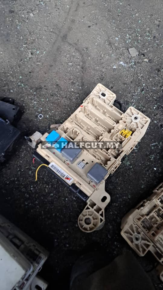 TOYOTA CAMRY ACV40  2.4 FUSE BOX ECU (RT)