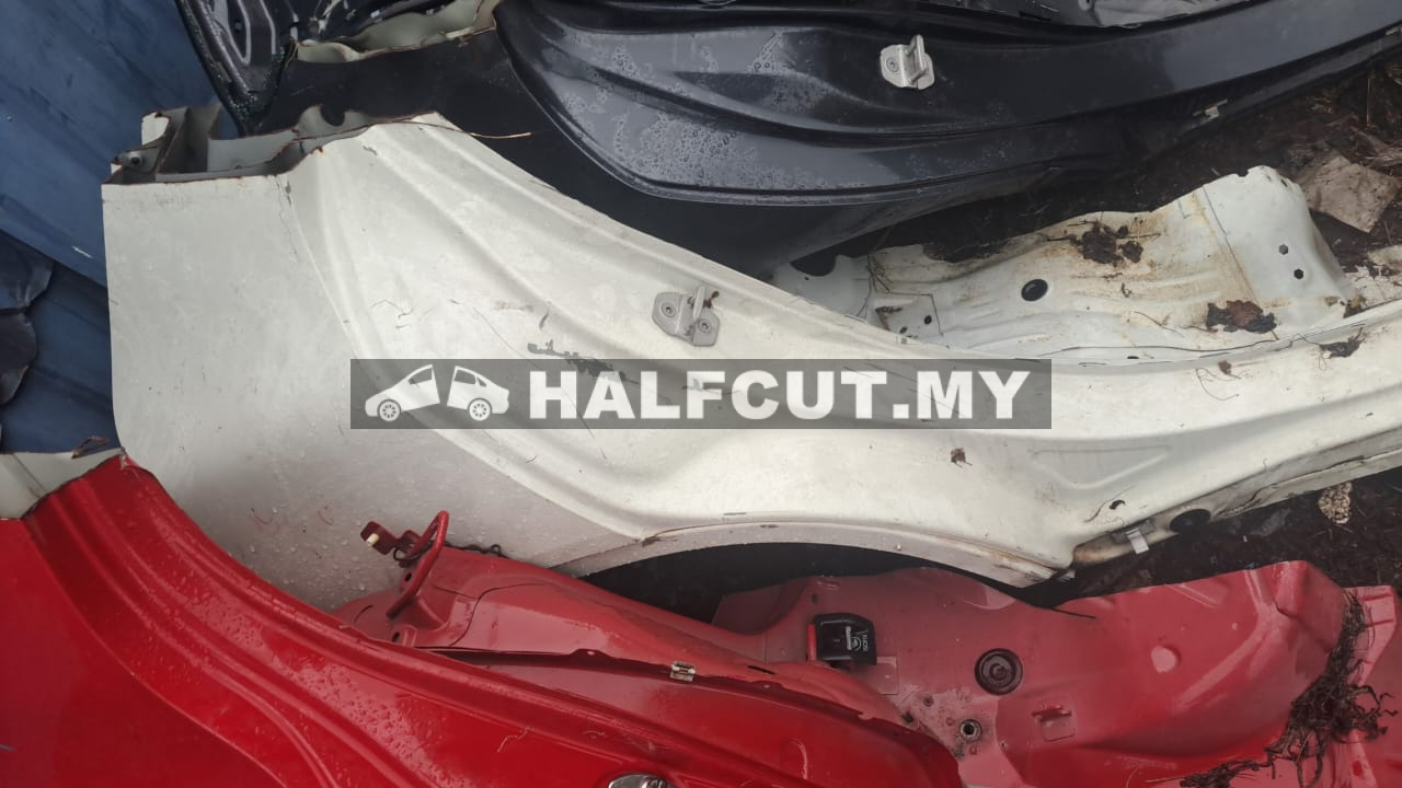 MERCEDES BENZ W156 REAR FENDER RH