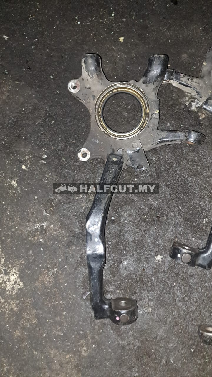 TOYOTA HILUX KUN26 FRONT KNUCKLE RH