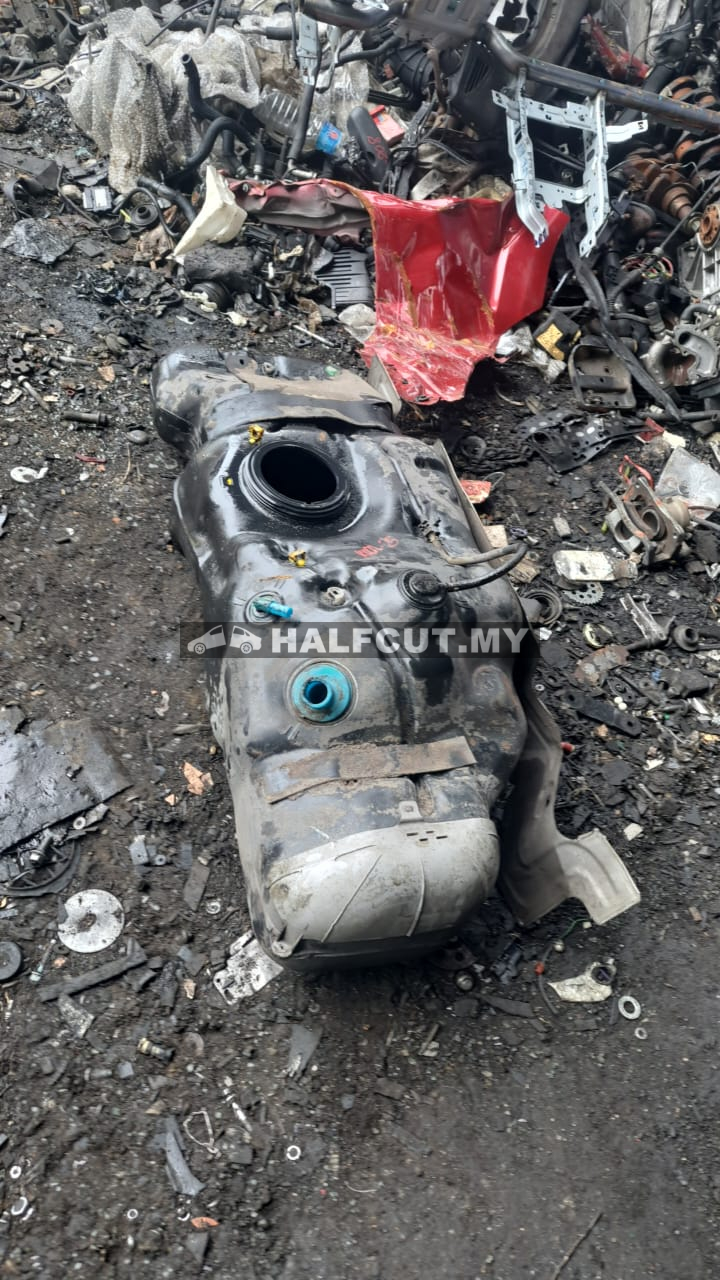 TOYOTA HILUX KUN26 PETROL TANK