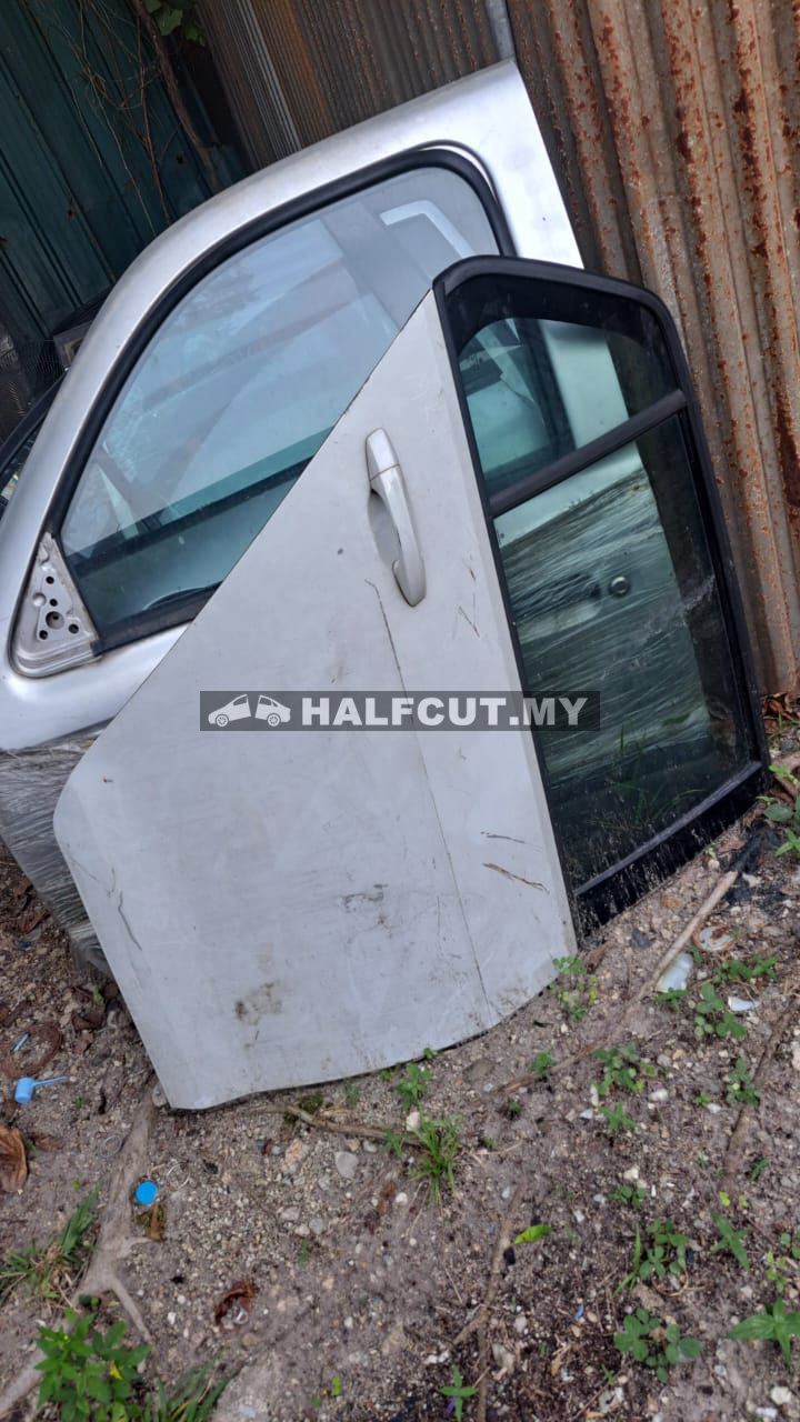 VOLKSWAGEN GOLF MK7  REAR  DOOR R/R