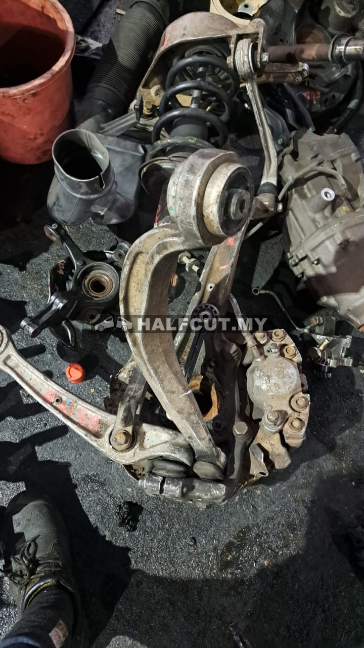 AUDI Q5 CDA  FRONT  KNUCKLE &ABSORBER F/R