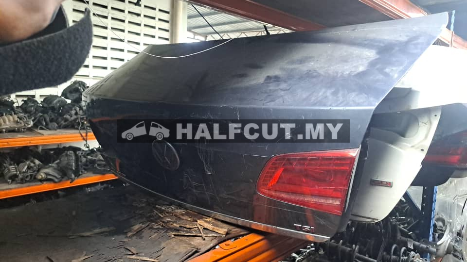 VOLKSWAGEN PASSAT B7 REAR BONNET