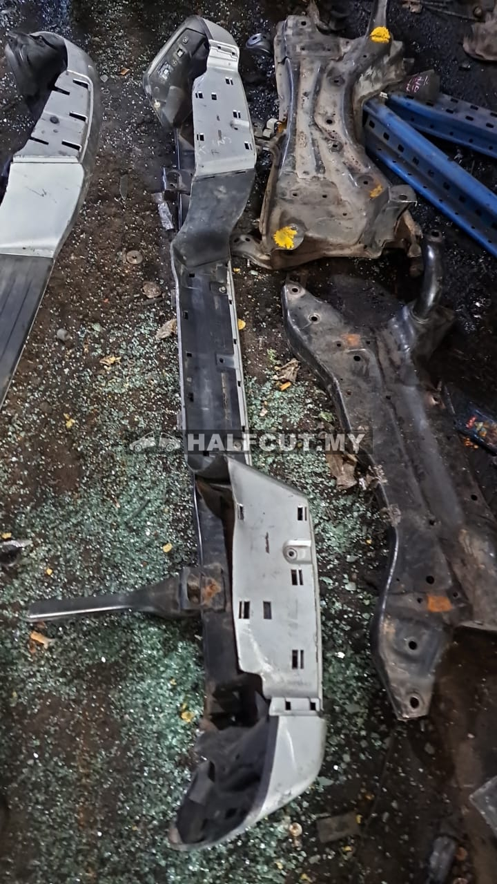 MITSUBISHI TRITON 4N15 REAR BUMPER