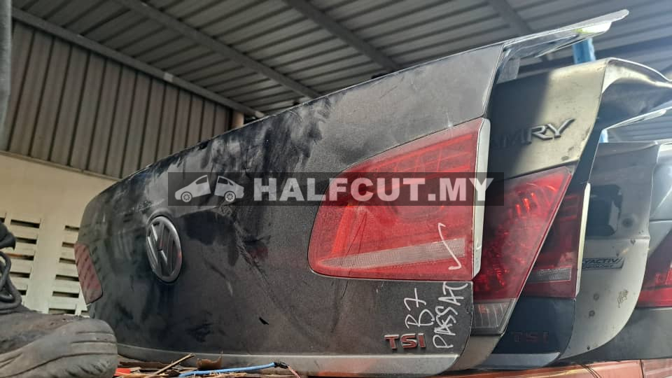 VOLKSWAGEN PASSAT B7 REAR BONNET