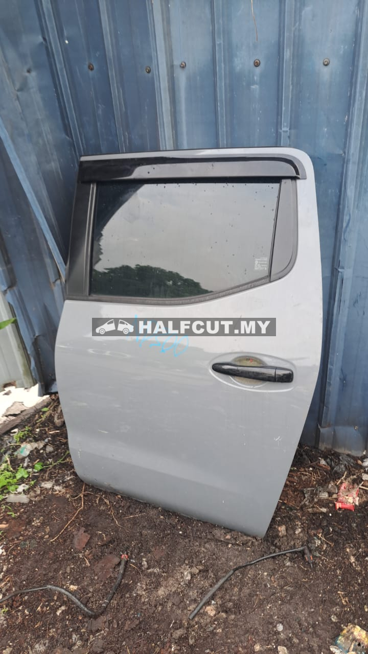 NISSAN NAVARA NP300 REAR DOOR R/L