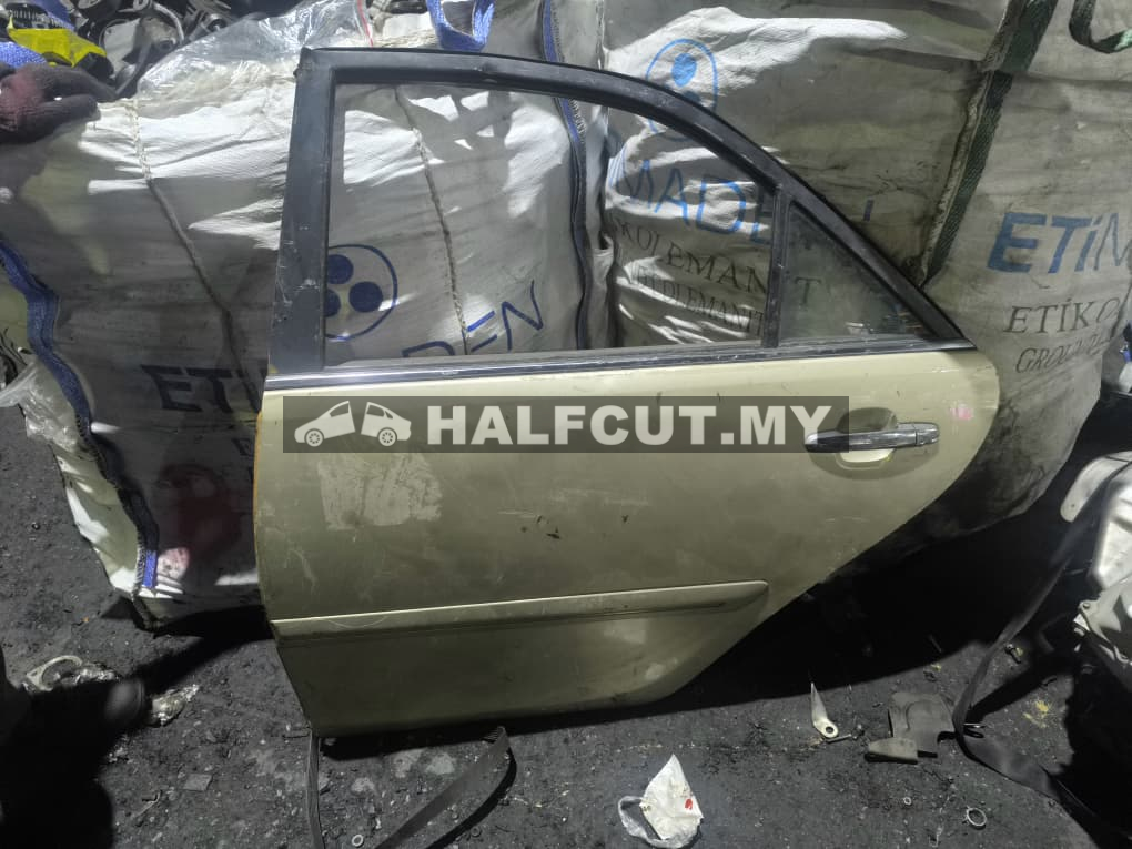 TOYOTA CAMRY ACV30 REAR  DOOR R/L