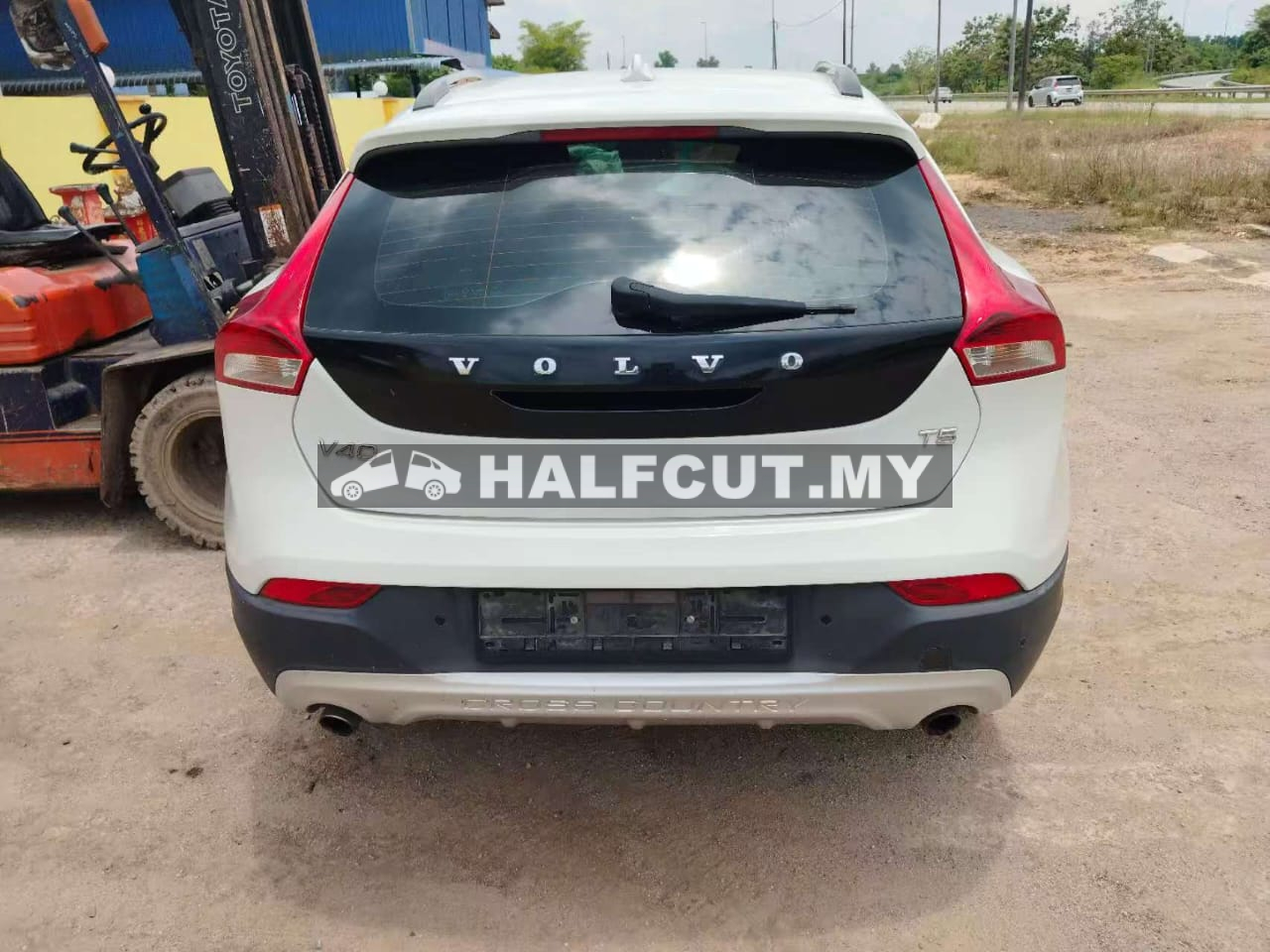 VOLVO V40 2014 B5204T9 FRONT &REAR HALF CUT