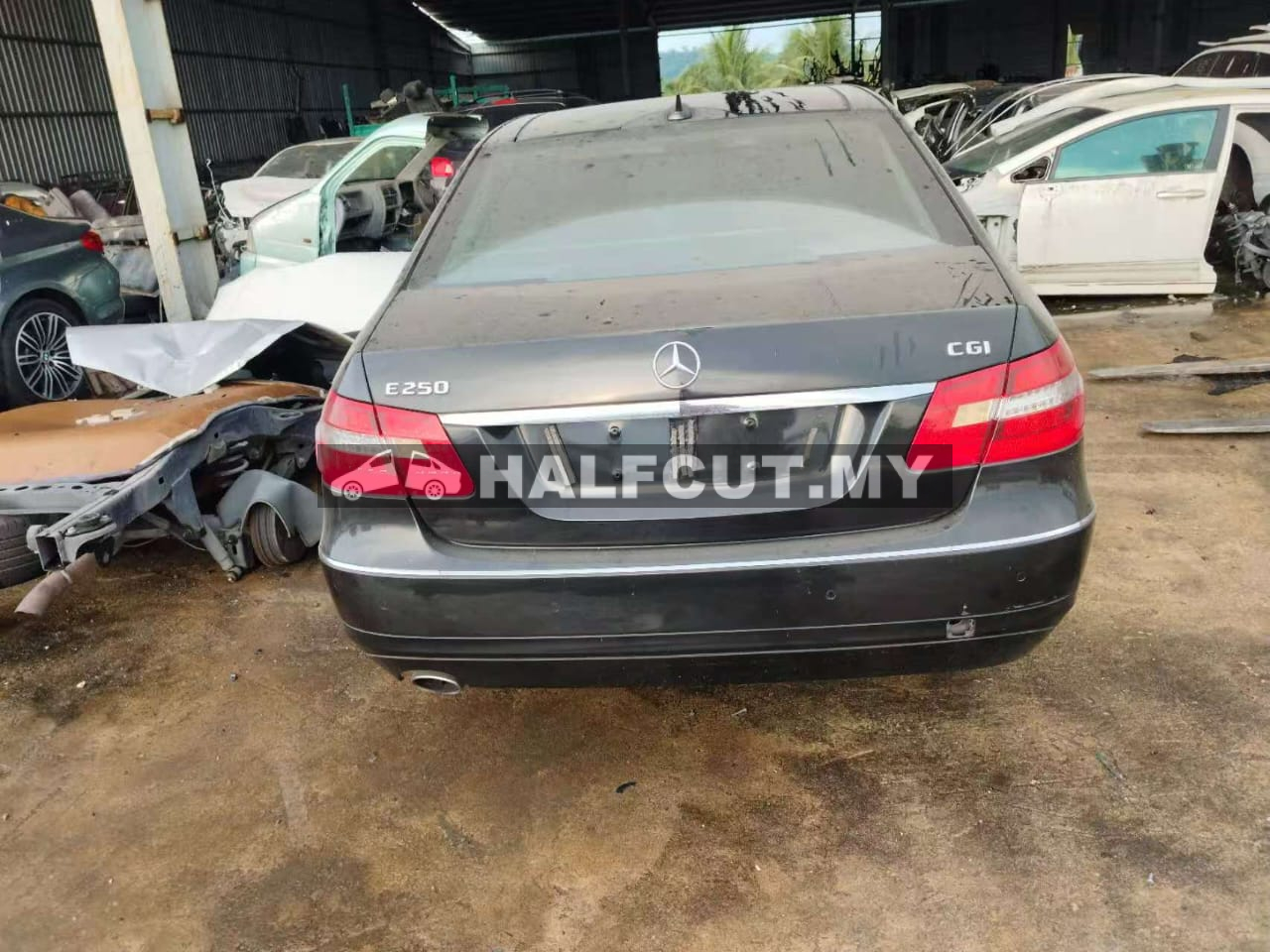 W212 1ST 271860 CGI FRONT &REAR HALF CUT