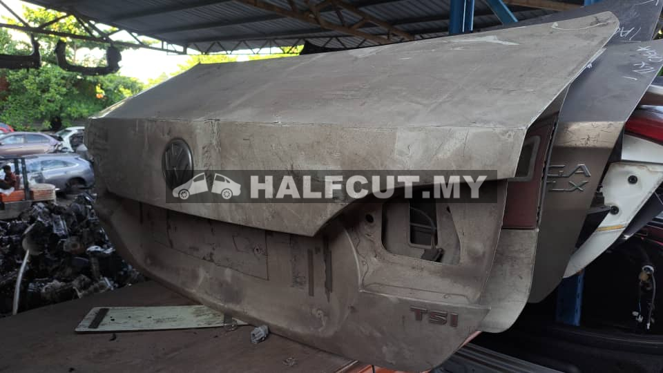 VOLKSWAGEN JETTA REAR BONNET