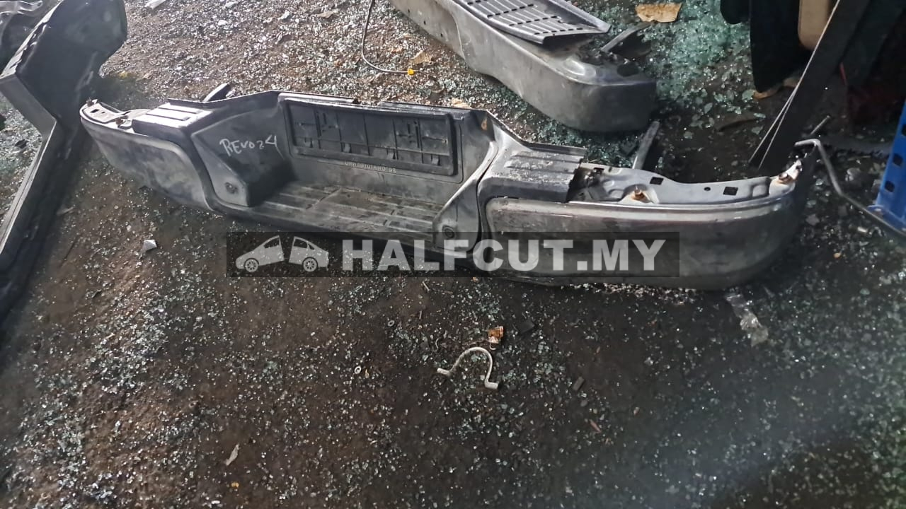 TOYOTA HILUX REVO REAR BUMPER