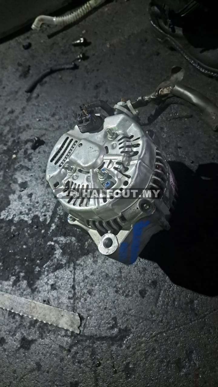 HINO ZXU600 N04C ALTERNATOR
