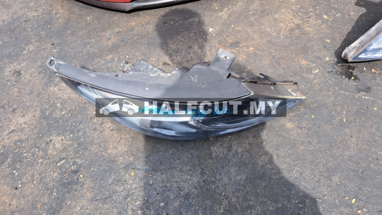KIA SPORTAGE HEAD LAMP RH