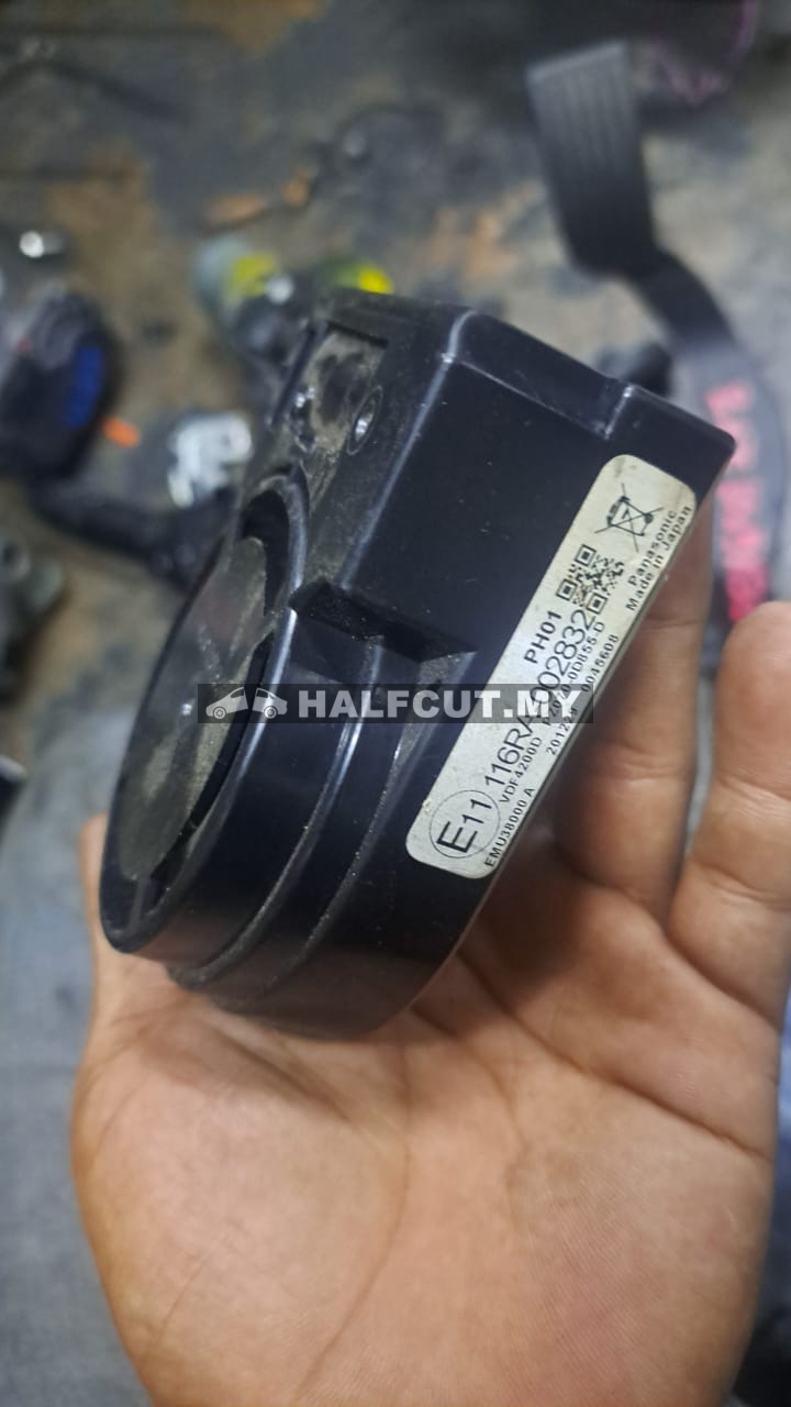 TOYOTA YARIS (116RA-002832)