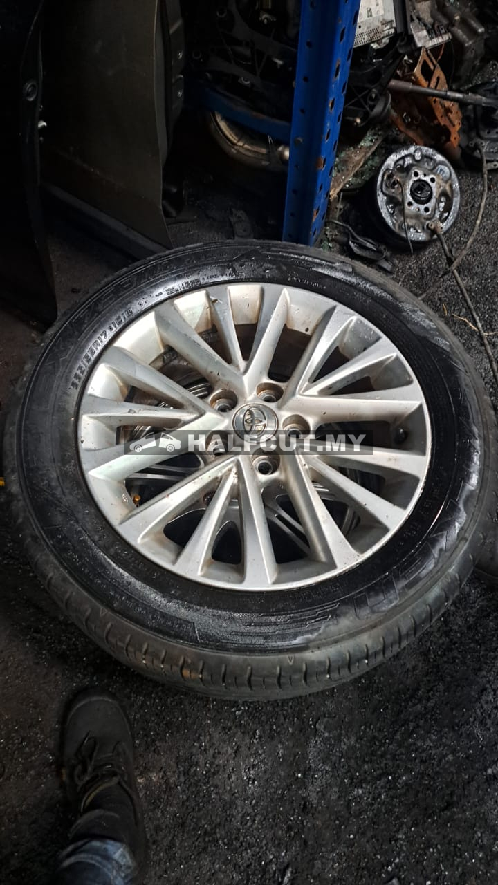 TOYOTA CAMRY ACV50 SPORT RIM R17