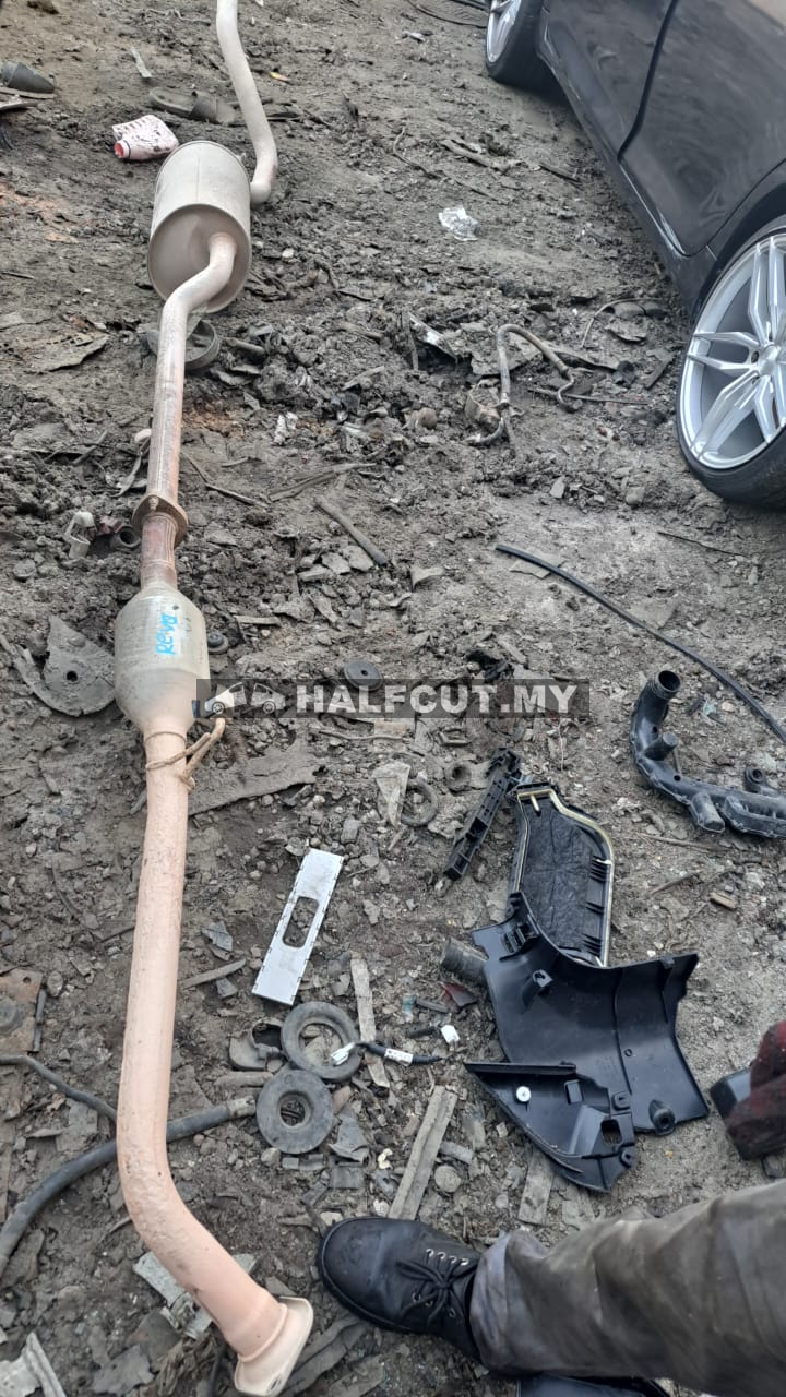 TOYOTA HILUX REVO EXHAUST PIPE