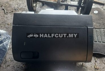 VOLKSWAGEN POLO 1.6 GLOVE BOX