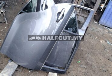 TOYOTA CAMRY ACV50 HB REAR  DOOR R/R