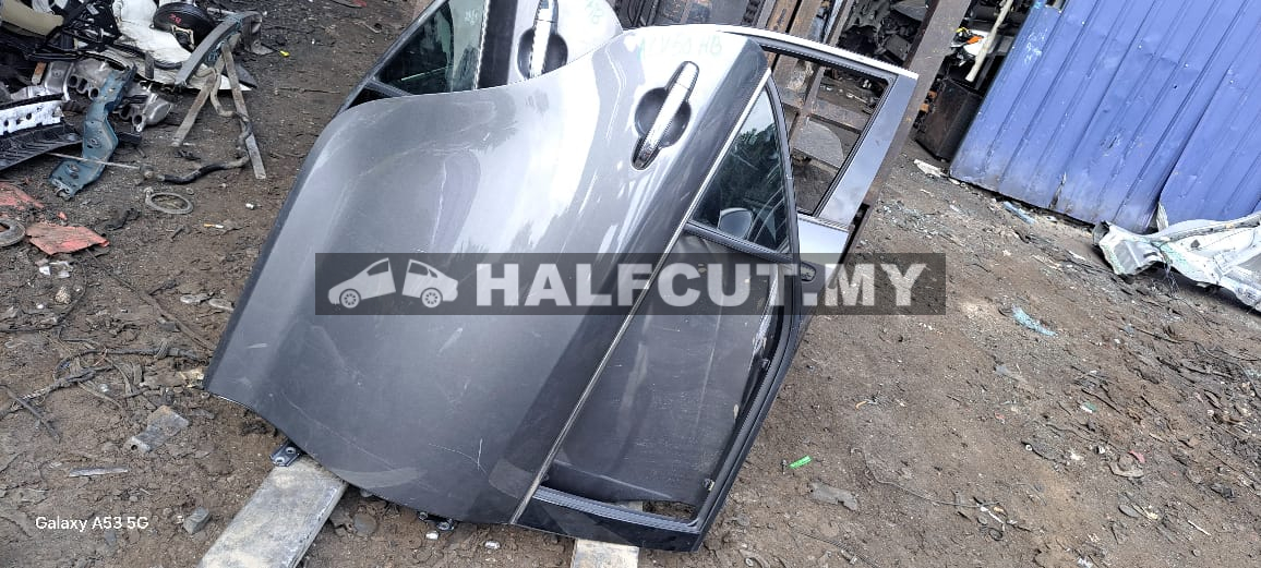 TOYOTA CAMRY ACV50 HB REAR  DOOR R/R