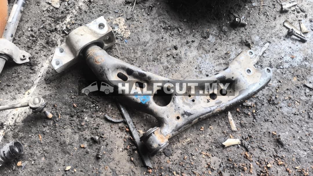 VOLKSWAGEN PASSAT B7 FRONT LOWER LH