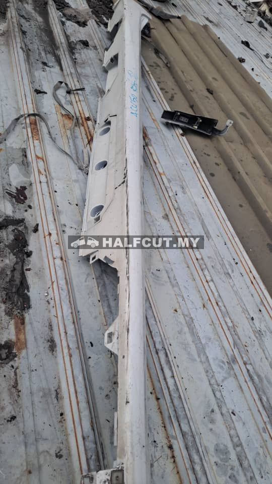 TOYOTA CAMRY ACV70 SIDE SKIRT RH