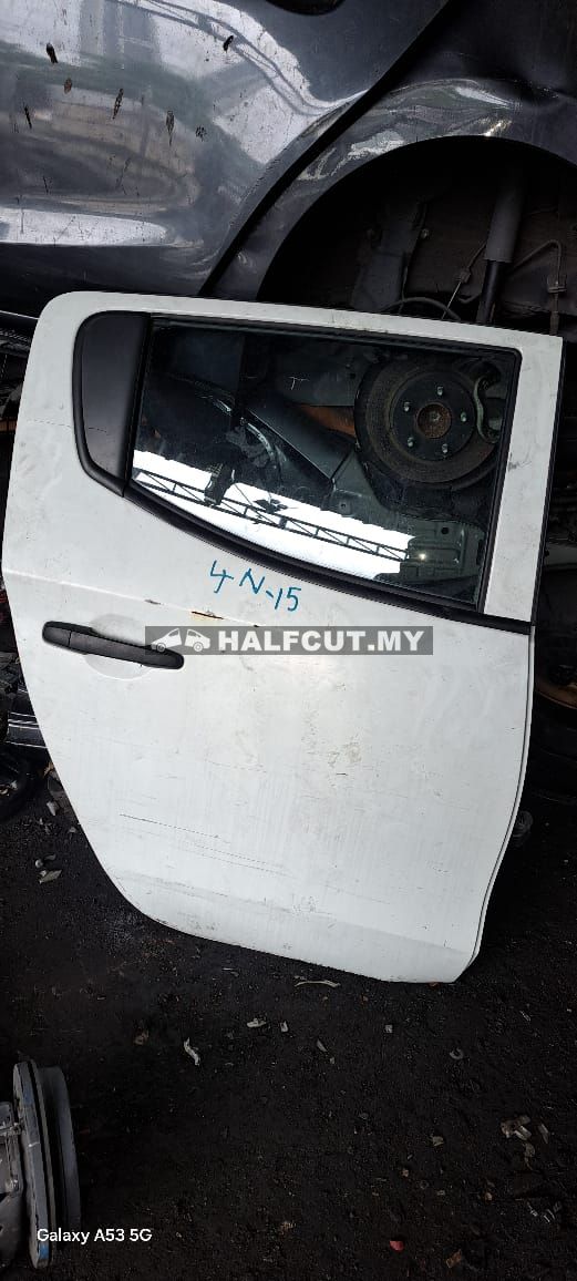 MITSUBISHI TRITON 4N15 REAR DOOR R/R