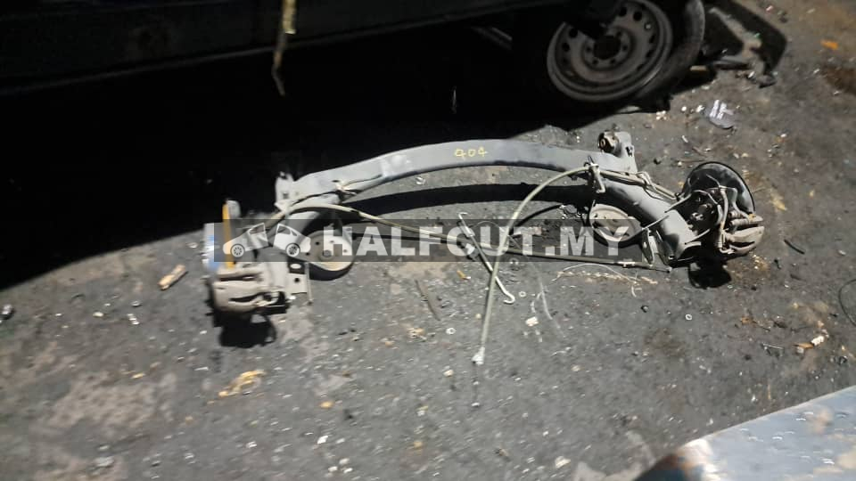 TOYOTA ESTIMA ACR50 REAR AXLE
