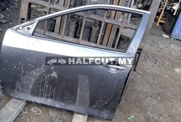 TOYOTA CAMRY ACV50 HB FRONT DOOR F/L