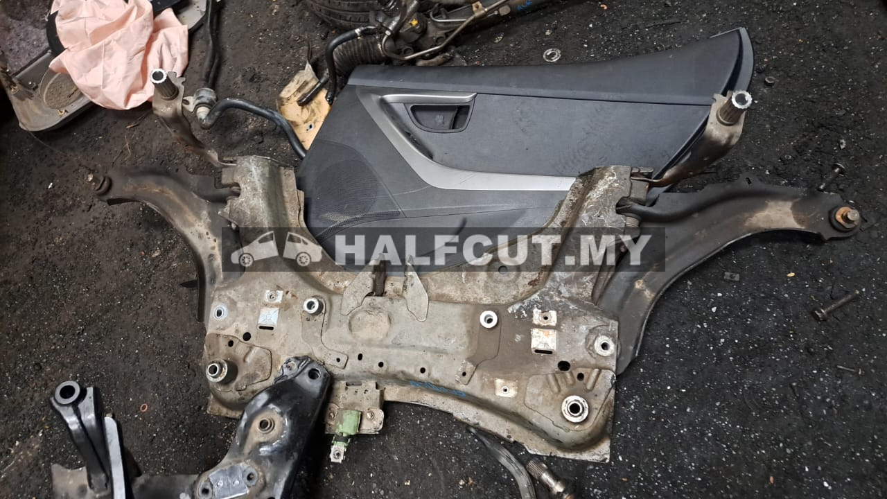 RENAULT CAPTUR FRONT  CROSSMEMBER &LOWER ARM