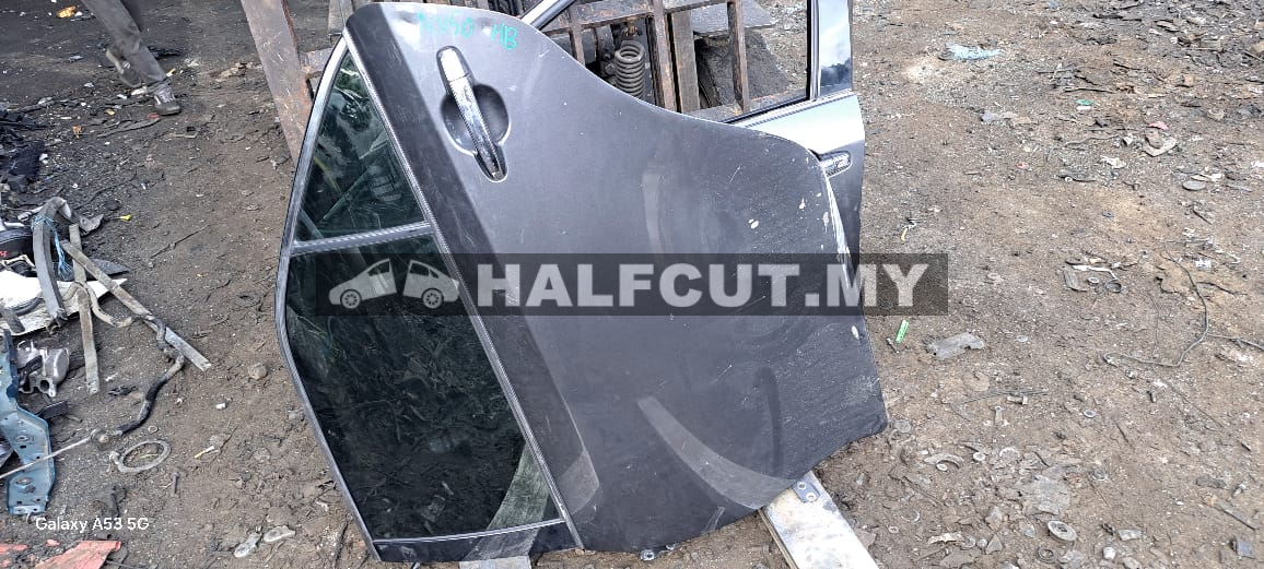 TOYOTA CAMRY ACV50 HB REAR  DOOR R/L
