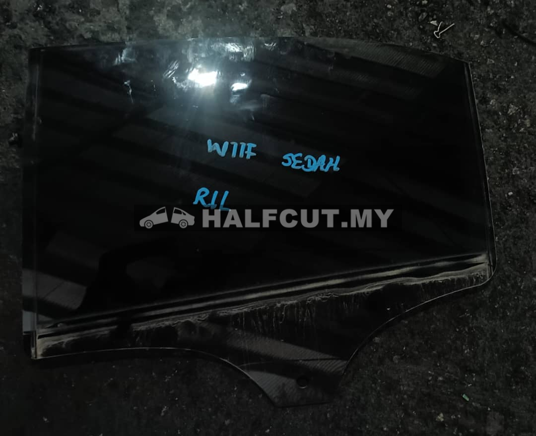 MERCEDES BENZ W117  REAR WINDOW GLASS R/L