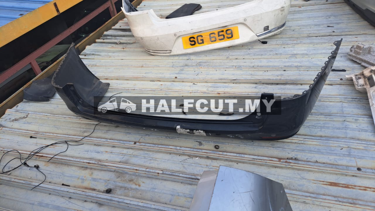 NISSAN SERENA C26 REAR BUMPER