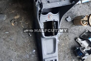 VOLKSWAGEN POLO 1.6 CONSOLE BOX