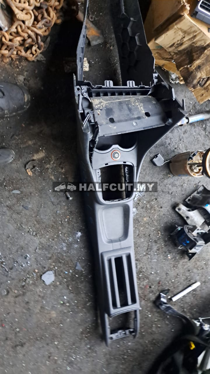 VOLKSWAGEN POLO 1.6 CONSOLE BOX