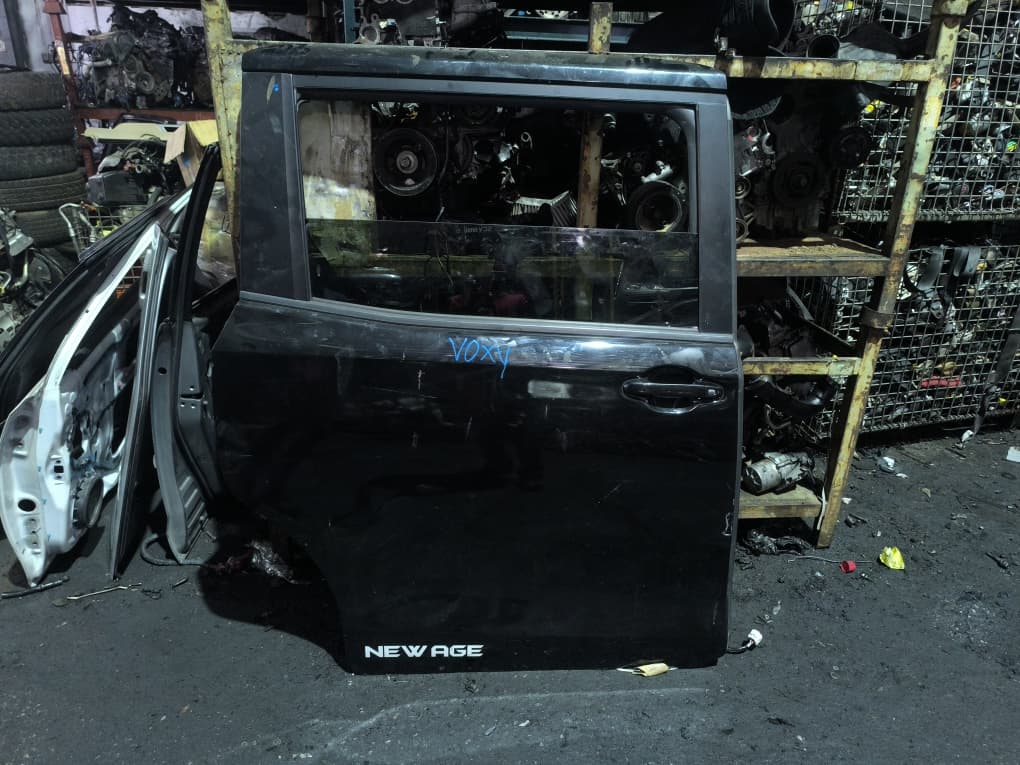 TOYOTA VOXY REAR DOOR R/R