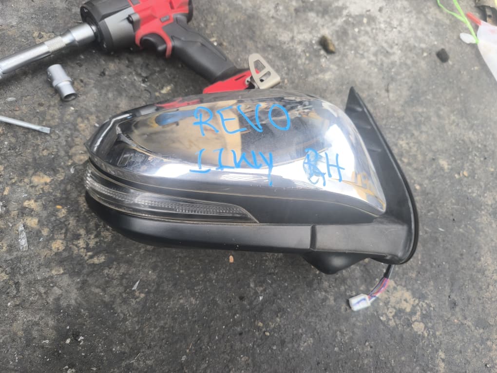 TOYOTA HILUX REVO SM 11WY RH