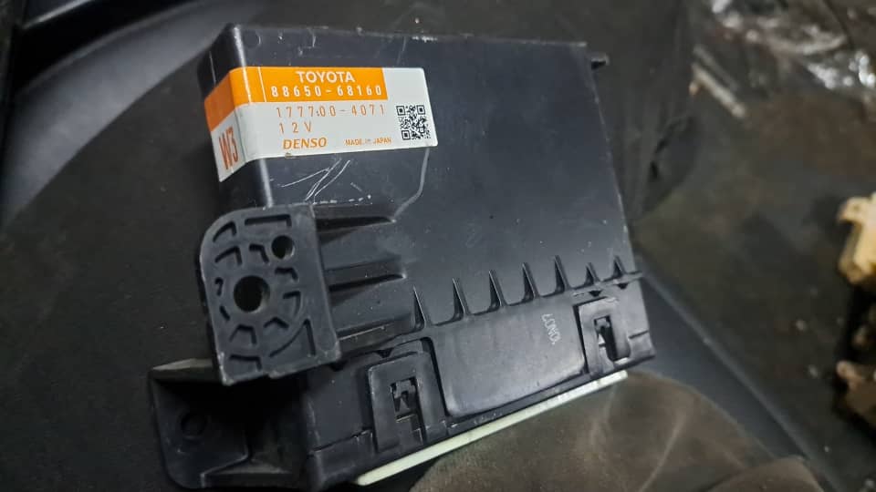 TOYOTA WISH 20 ECU (88650-68160) W3