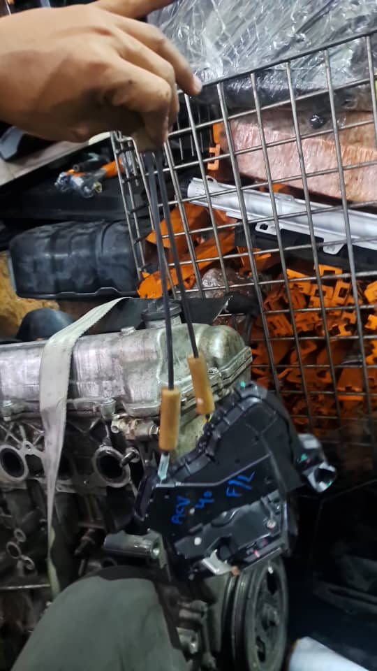 TOYOTA CAMRY ACV40 FRONT LOCK F/L