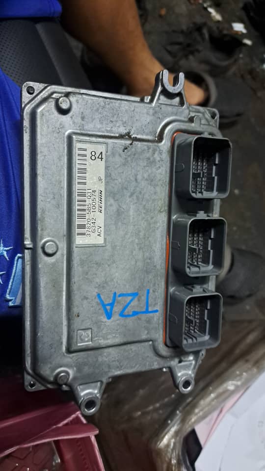 HONDA ACCORD T2A ENGINE ECU (37820-5B5-Q31) 84