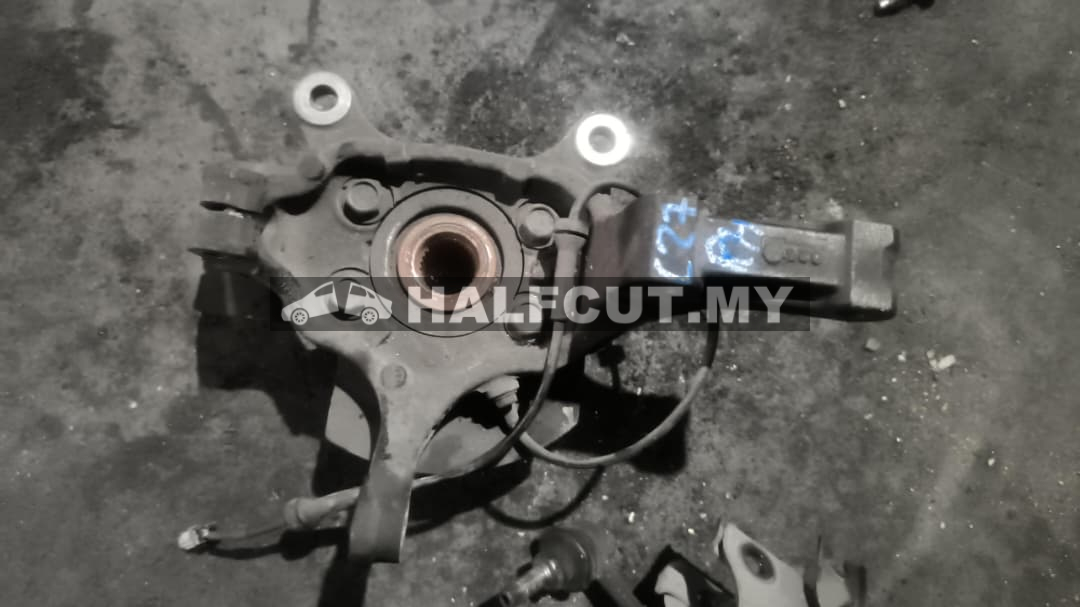 NISSAN SERENA C27 FRONT KNUCKLE RH