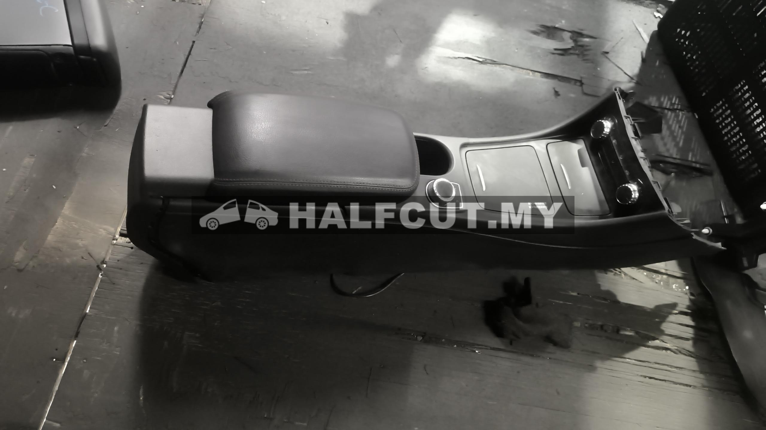 MERCEDES BENZ W176 CONSOLE BOX