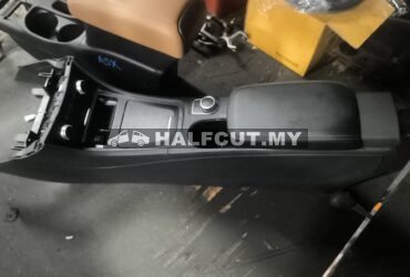 MERCEDES BENZ W176 CONSOLE BOX