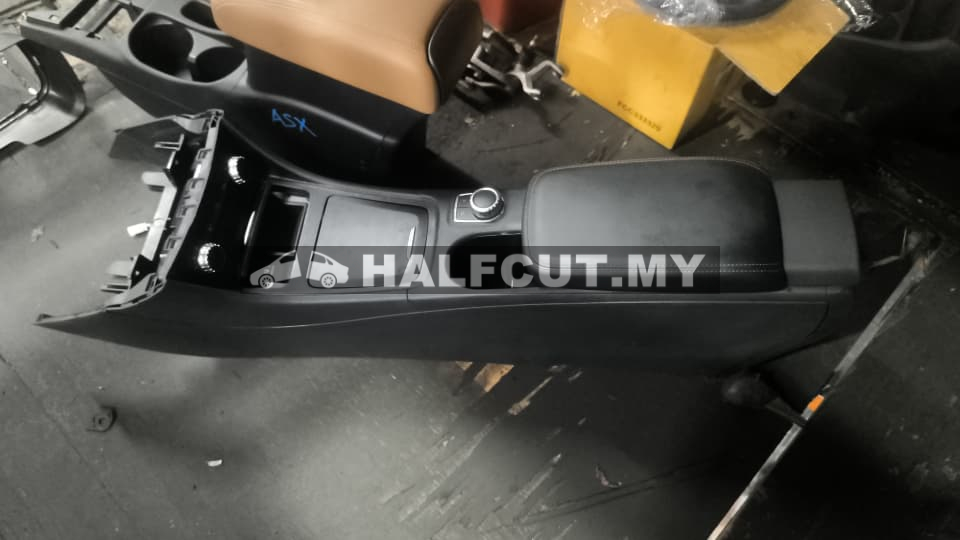 MERCEDES BENZ W176 CONSOLE BOX